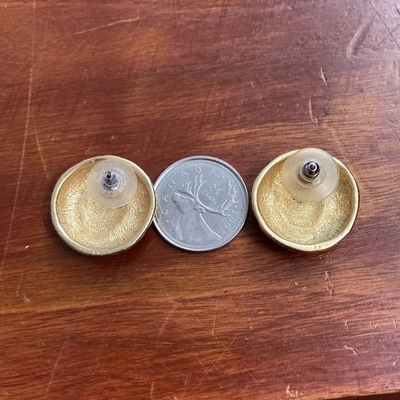 Great vintage gray and gold enamel earrings for pierced ears - Picture 3 of 3